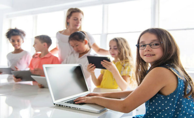 Comment parler de citoyenneté numérique avec ses enfants ?