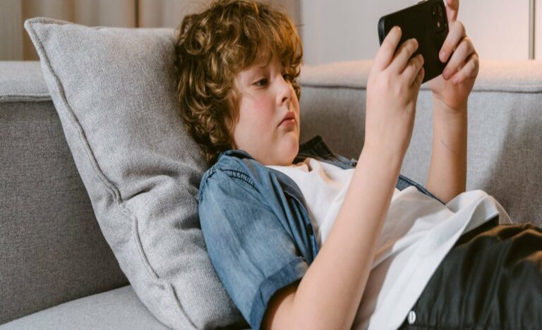 À quel âge offrir un smartphone à son enfant ?
