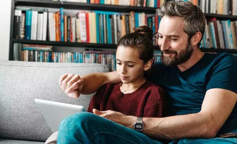 Mon enfant a plusieurs comptes sur les réseaux : faut-il s’inquiéter ?