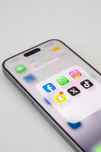 Quel réseau social à quel âge ? TikTok, Insta, YouTube ©ingmar