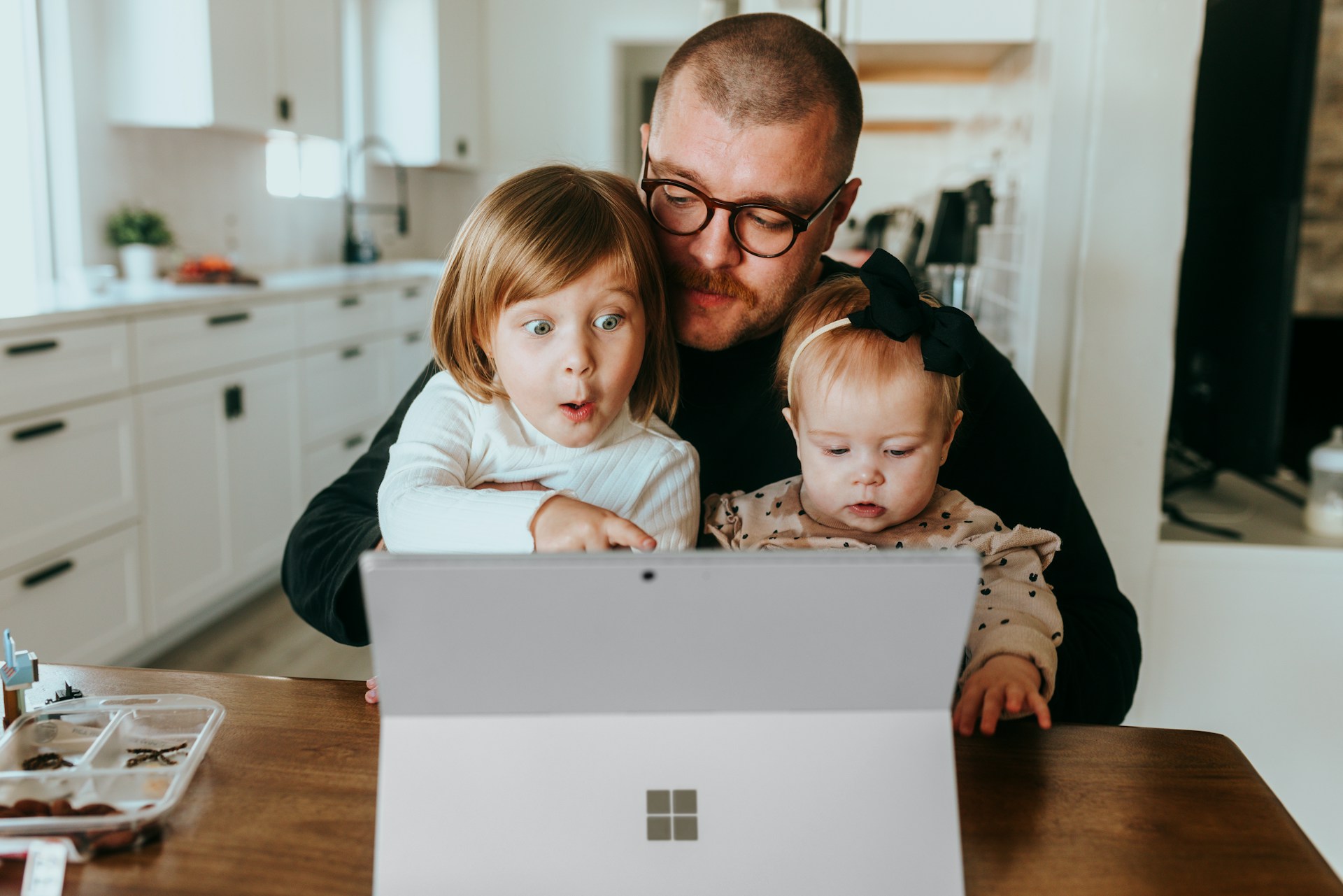 parler-ia-enfants-parents-education-numérique©surface